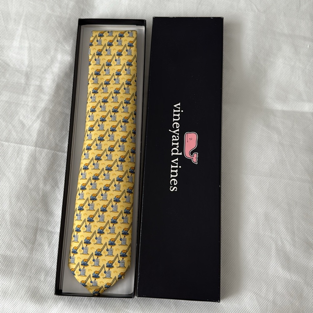 Vineyard Vines Yellow and Blue Patterned Tie (NWT)